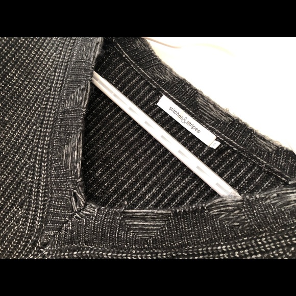 Stitches & Stripes Tunic Sweater with Destruction - Picture 4 of 8